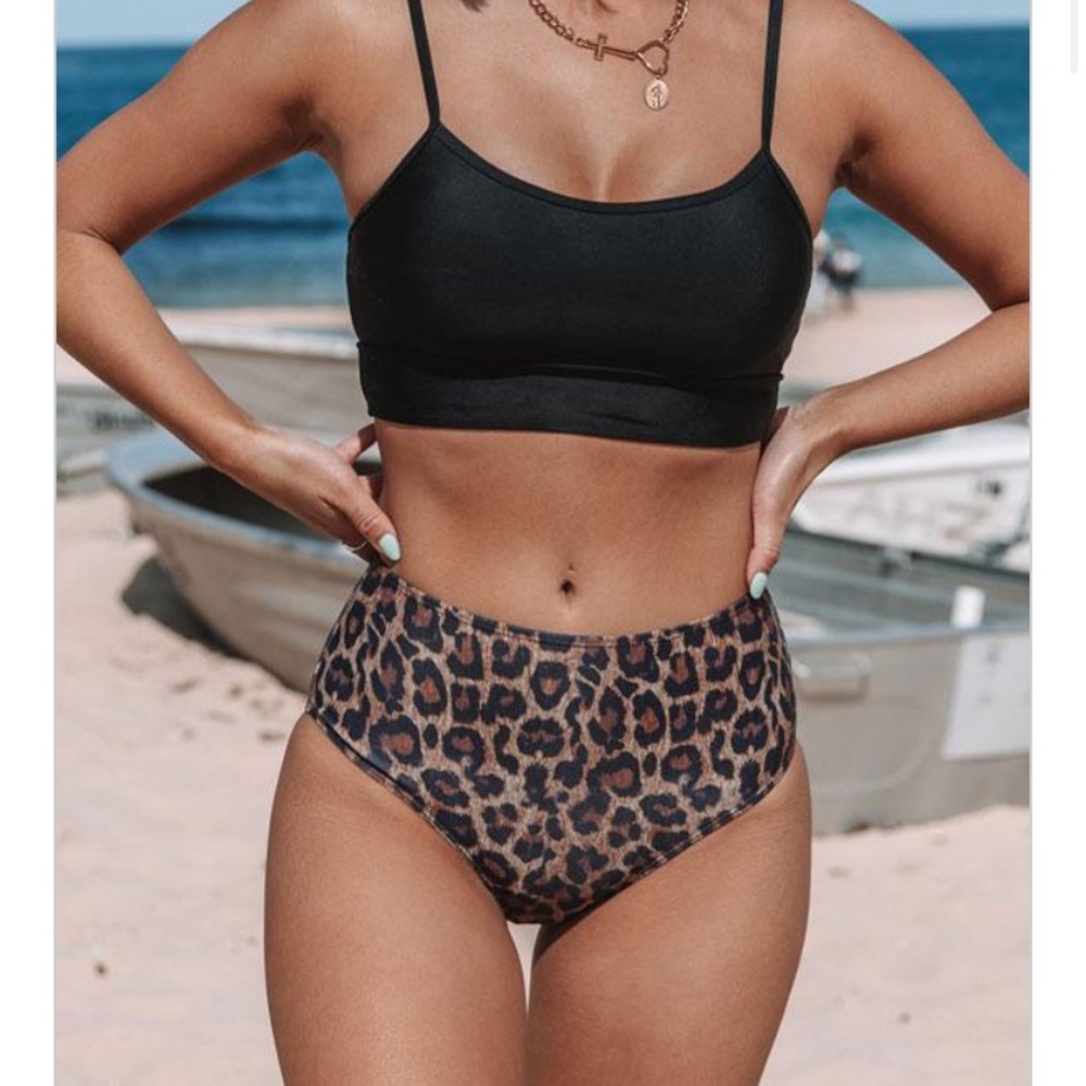 Leopard print strappy back bikini
